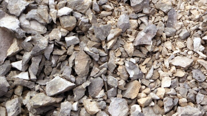 Cómo reconocer la Monacita, la Xenotima y otros minerales de las tierras raras en las fisuras alpinas