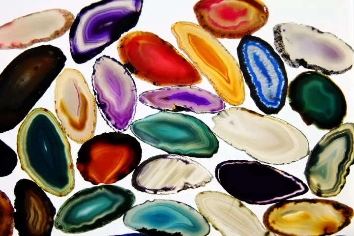 La coloración de calcedonias y ágatas