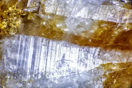Cuarzo cítrino sobre cuarzo blanco. Para introducirte en el mundo de los minerales