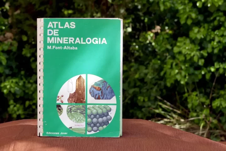 Atlas de Mineralogía de Font-Altaba - Ediciones Jover